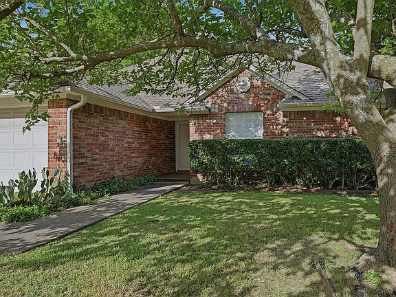 3rd image of 742 S Valentine Dr