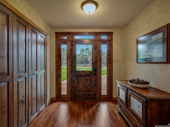 5th image of 121 N Spanish Oak Trail