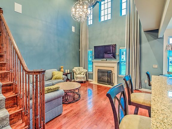 5th image of 39 Clifford Cir