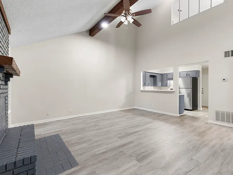 1205 W Texas St — Photo 9