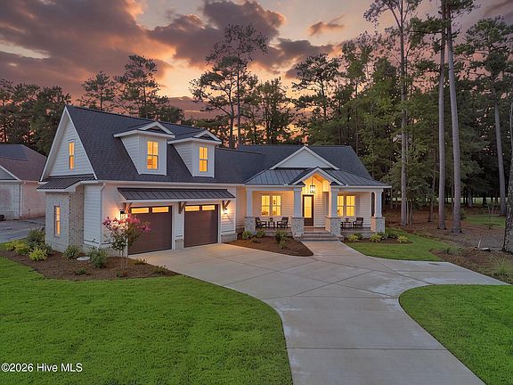 2nd image of 208 E Winding Way
