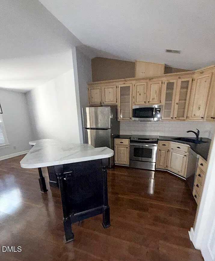 2 bed, 2.0 bath, 1204 sqft, $1,600 — Photo 4