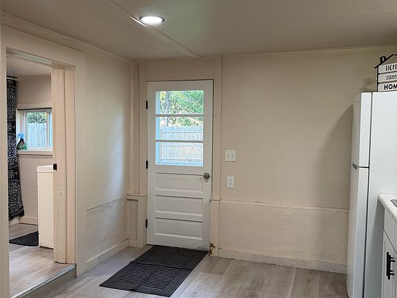 3rd image of 408 W Wheaton Ave