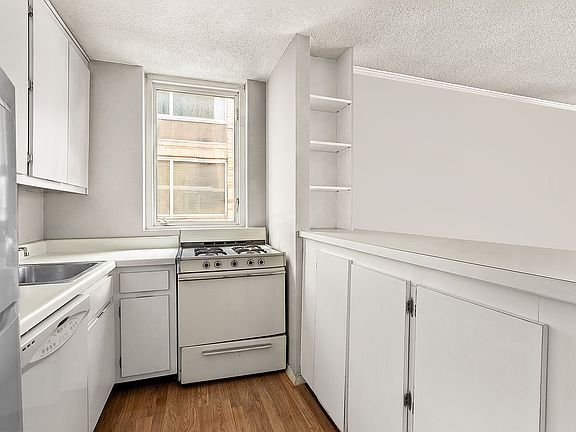 5th image of 130 W 67th St APT 25C