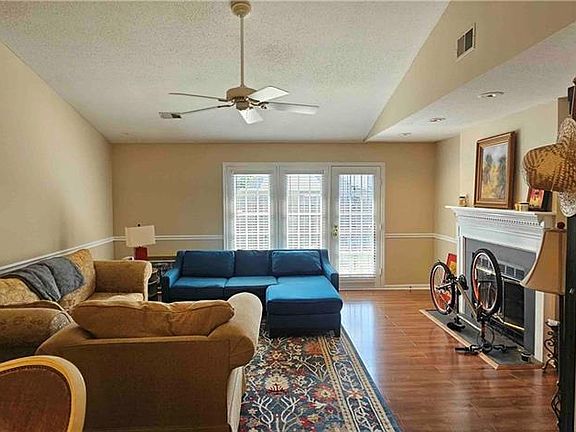 5th image of 1303 Glen Raven Ct