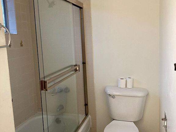 4th image of 310 S Auburn St APT 17