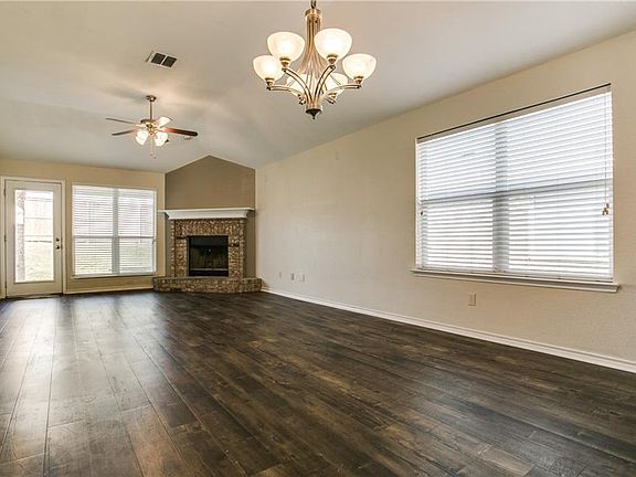 4th image of 13105 Evergreen Dr