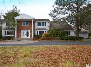 3 Burnham Ln, Dix Hills, NY 11746