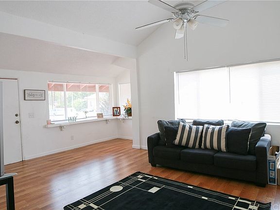 5th image of 947 Park Ln