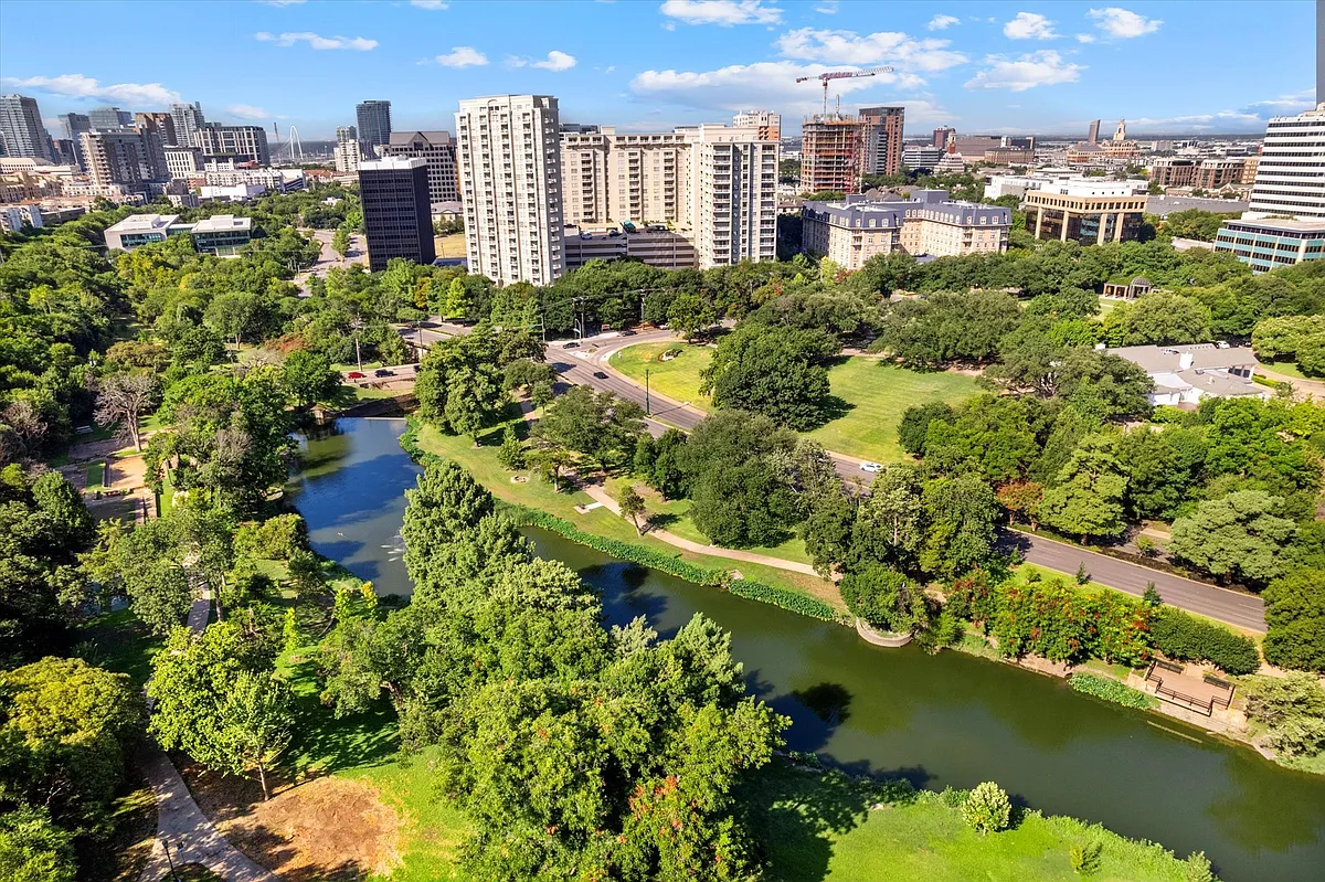 Building Photo - 3225 Turtle Creek Blvd #707
