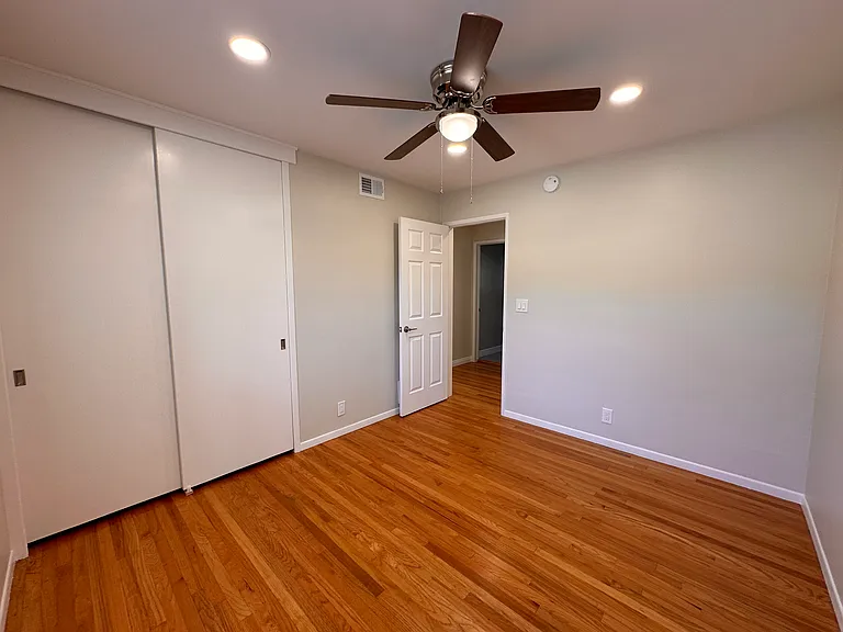230 Stevens Ave — Photo 9