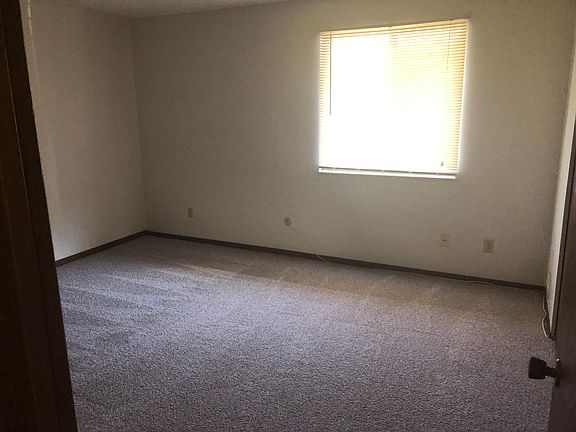 2nd image of 1743 Hampton Knoll Dr
