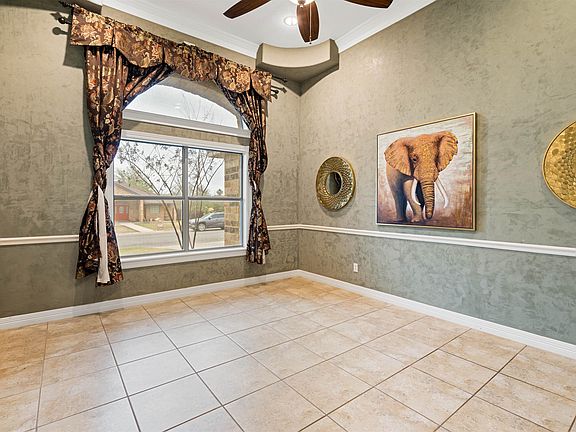 5th image of 402 Mountain View Dr