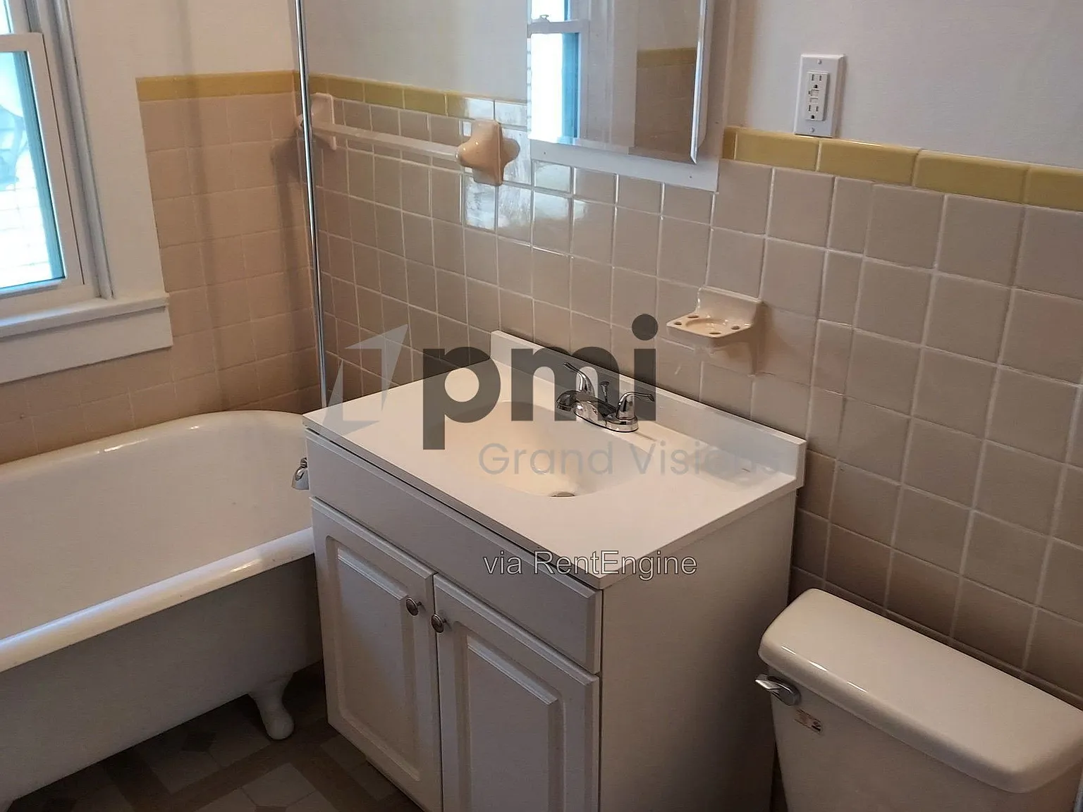 3 bed, 1.0 bath, 936 sqft, $1,300 — Photo 4