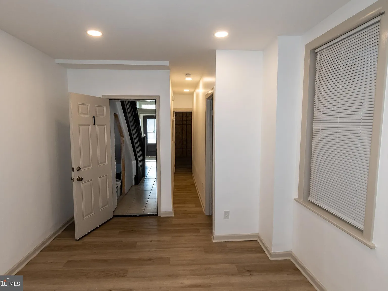2 bed, 1923 sqft, $1,400 — Photo 3