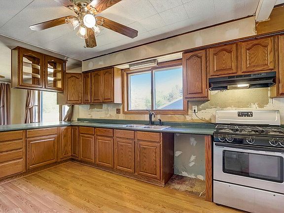 3rd image of 134 S Summerset Dr