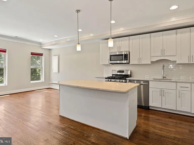 224 R St NE #2 — Photo 4