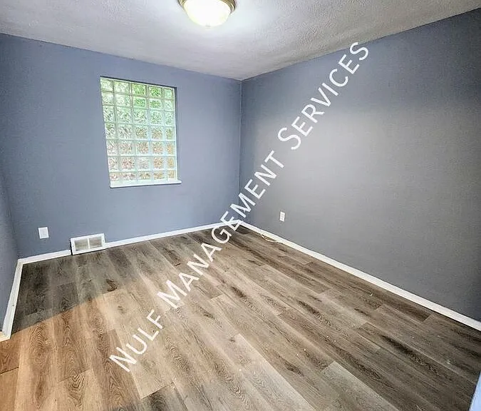 451 Idlewood Rd — Photo 3