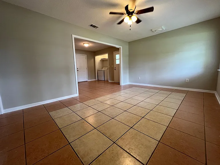 813 Robin Hood Trl — Photo 8
