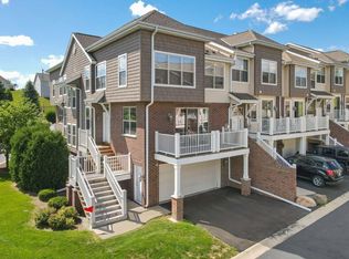 804 Timber Ridge Ct, Waukesha, WI 53189