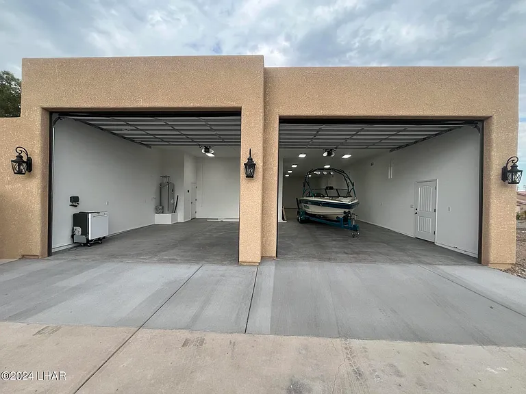 911 Scout Dr — Photo 3