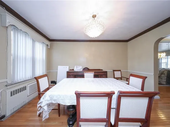 4715 Bedford Avenue image 7 of 35