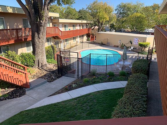 2nd image of 1384 Oakland Blvd #28