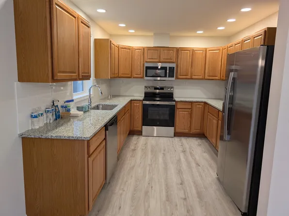 109 Glade Ridge Ct, Camillus, NY 13031