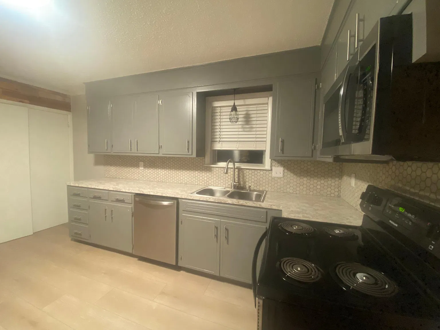 3 bed, 1.5 bath, 1080 sqft, $1,400 — Photo 3