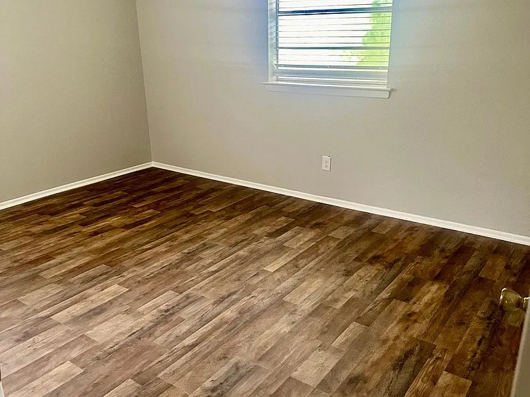 401 Rolling Hills Dr — Photo 10