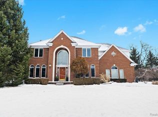 6720 Michael Dr, Troy, MI 48098