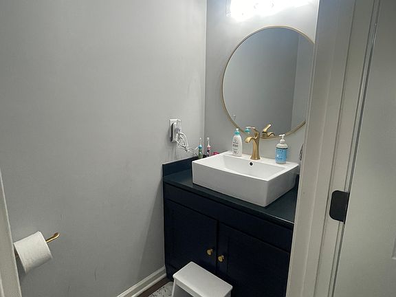 4th image of 112 Shannon Pl