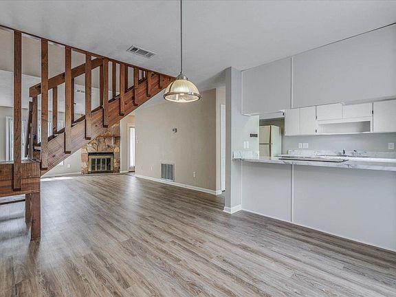 4th image of 104 E 3rd Ave