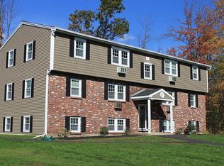 35 Stonehenge Rd APT 2, Londonderry, NH 03053