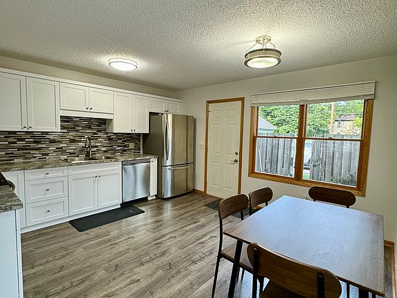 4th image of 2319 26th Ave S