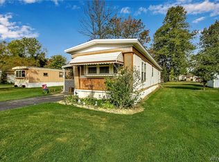 35 Hickory Ln, Alden, NY 14004