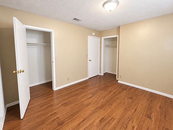 5th image of 9806 Roxanna Dr APT A