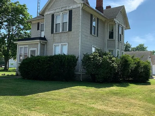 119 N 3rd St, Girard, IL 62640