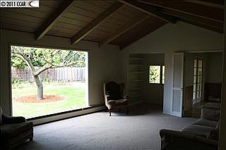 4th image of 40 Norlyn Dr