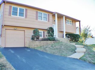 11 Galway Dr, Hazlet, NJ 07730