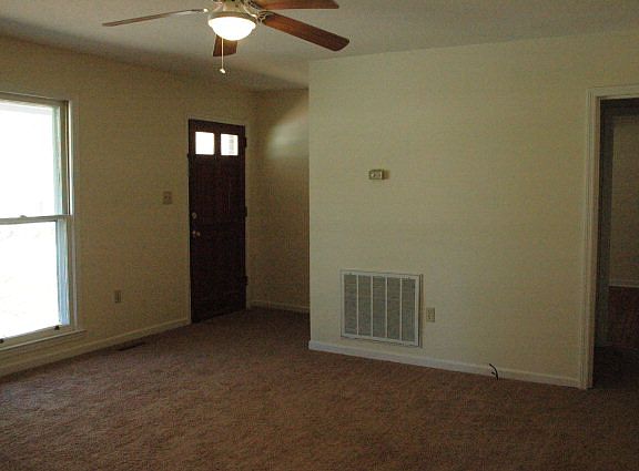 4th image of 202 Gary Ct