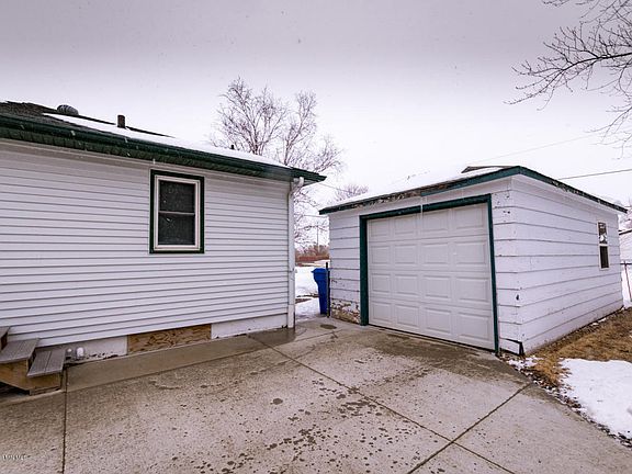 2nd image of 725 Andrews Ave