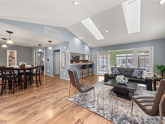 5th image of 5240 Parkhurst Dr