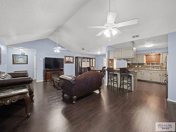 2nd image of 3220 N Sam Houston Blvd