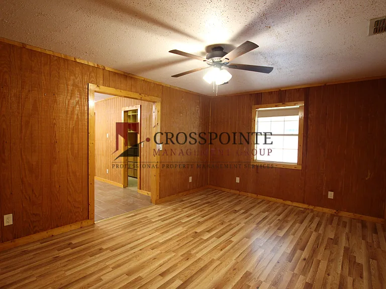 110 S Hunter St — Photo 31