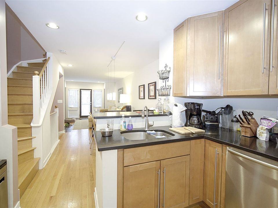 1441 S Plymouth B Kitchen-LR