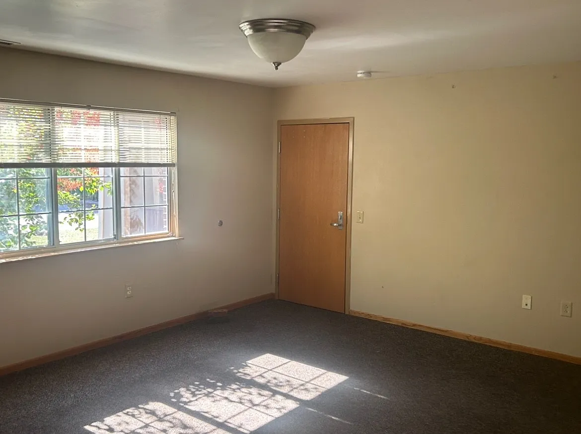 2 bed, 1.0 bath, 800 sqft, $1,200 — Photo 4