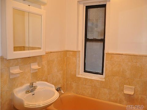 4th image of 8344 Lefferts Blvd APT 3K