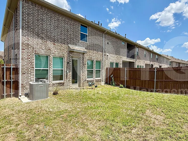 588 Hutchinson Ln — Photo 28