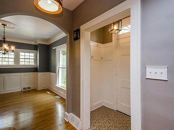 2nd image of 551 Knollwood Dr SE